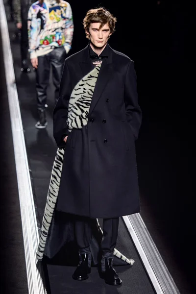 Look 17